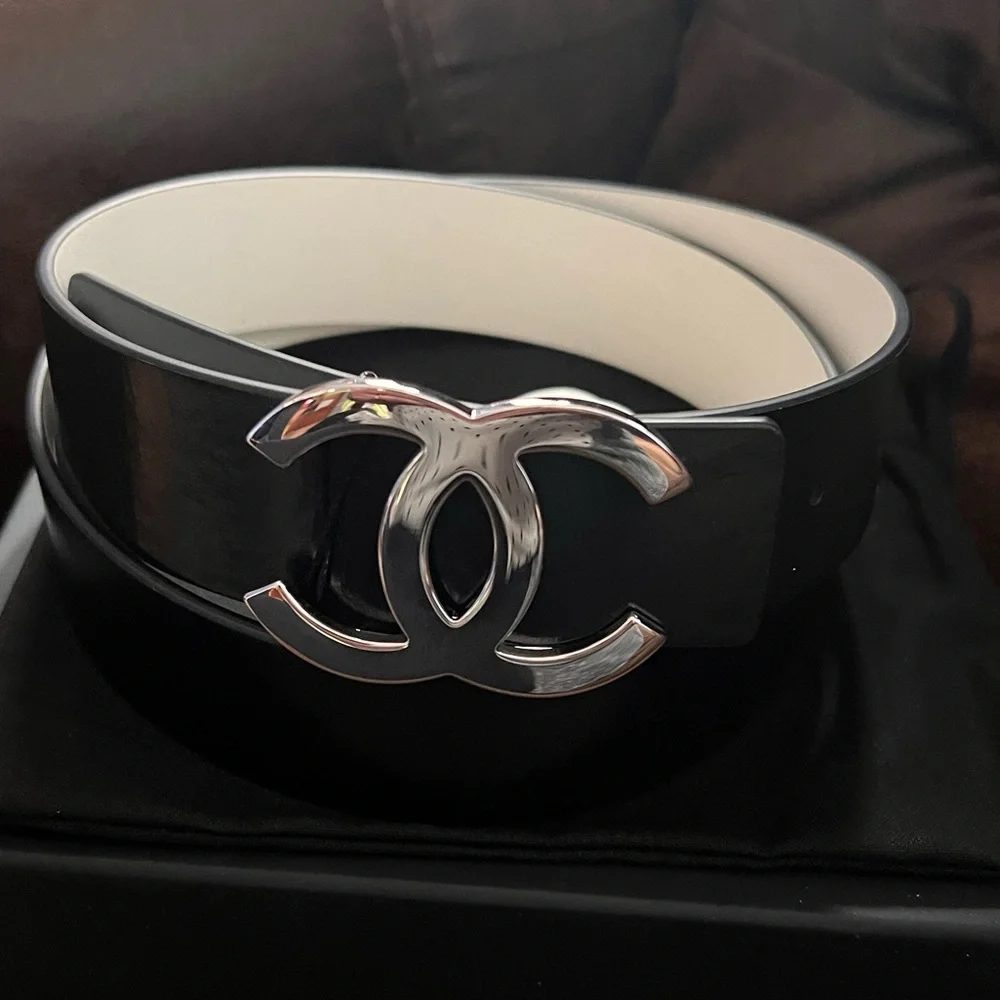 CHANEL ❤️‍🔥❤️‍🔥NEW CC LOGO REVERSIBLE BLACK AND WHITE LEATHER BELT Size 75